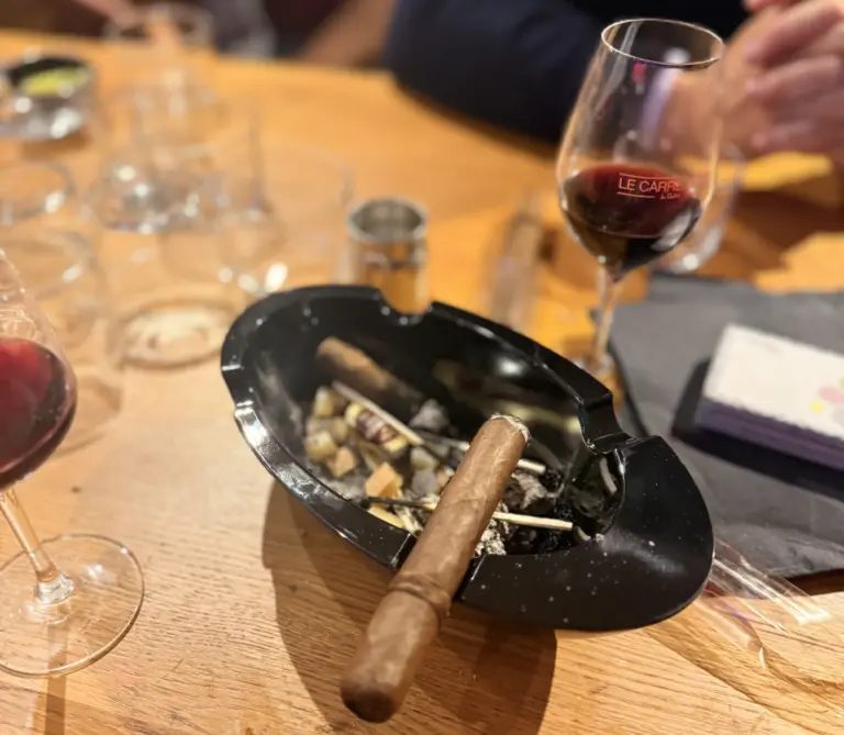 cigare-et-compagnie-soiree-cigare-degustation-cigare-video-cigare-organisation-prestation-cigare-toulouse-montauban-bar-a-cigare-article-sommelier-cigare-toulouse-article-carre-vert-00