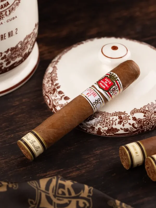cigare-et-compagnie-video-cigare-organisation-soiree-cigare-debutant-aficionados-initiations-afterwork-diner-cocktail-banquet-cocktail-et-cigare-puro-cuba-la-caravelle-24-juillet-2025-1