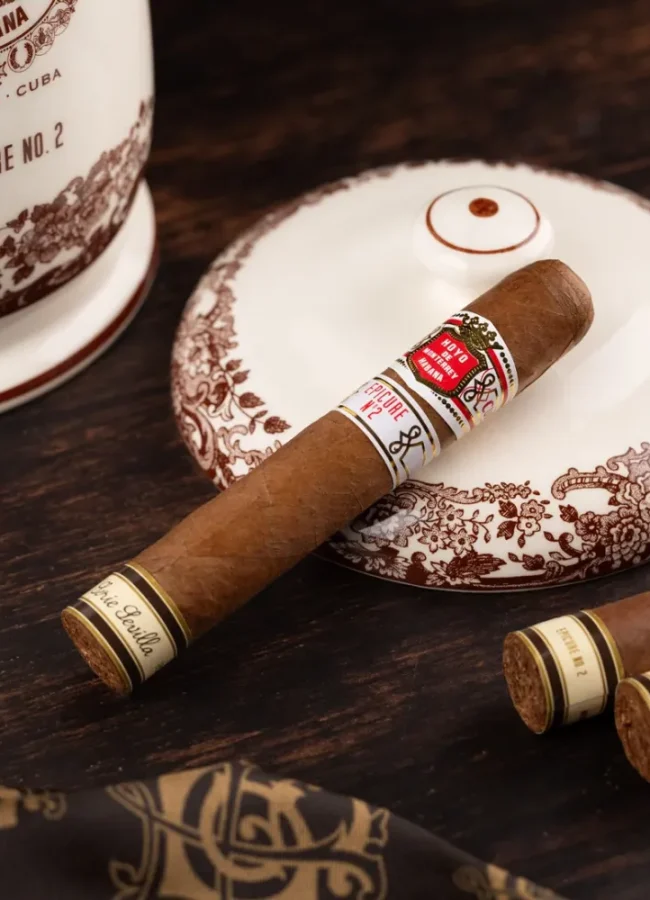 cigare-et-compagnie-video-cigare-organisation-soiree-cigare-debutant-aficionados-initiations-afterwork-diner-cocktail-banquet-cocktail-et-cigare-puro-cuba-la-caravelle-24-juillet-2025-1