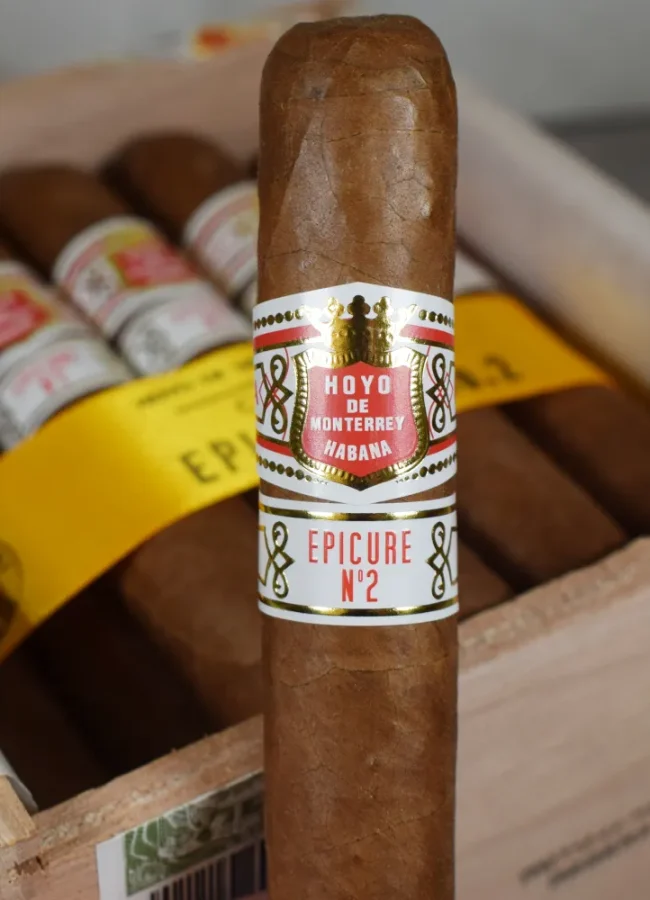 cigare-et-compagnie-video-cigare-organisation-soiree-cigare-debutant-aficionados-initiations-afterwork-diner-cocktail-banquet-cocktail-et-cigare-puro-cuba-la-caravelle-24-juillet-2025-5